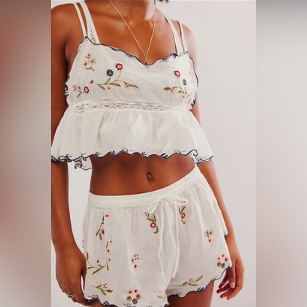 Floral embroidered night set